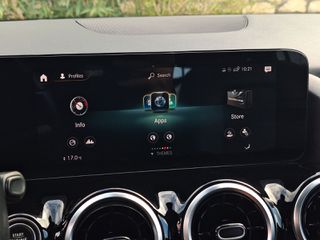 Mercedes-Benz GLA 180 2022-thumb-27