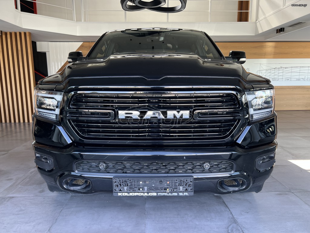 Dodge RAM 2021 1500 HEMI V8