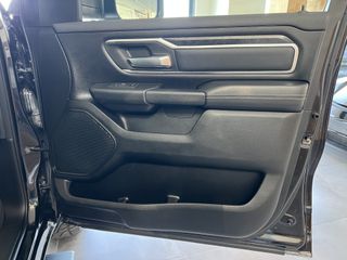 Dodge RAM 2021 1500 HEMI V8-thumb-8