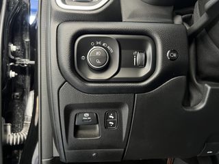 Dodge RAM 2021 1500 HEMI V8-thumb-26