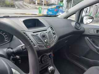 Ford Fiesta 2014-thumb-8