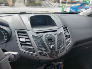Ford Fiesta 2014-thumb-9