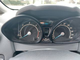 Ford Fiesta 2014-thumb-10