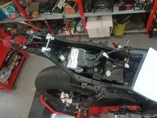 Yamaha YZF-R6 Race 2025-thumb-5
