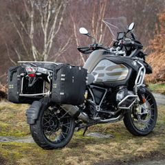 KRIEGA set πλαινές τσάντες 22l + 32l με βάσεις στήριξης στα κάγκελα