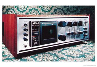 VINTAGE  ΡΑΔΙΟΕΝΙΣΧΥΤΗΣ   AKAI   AA  -  8500