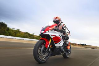 Yamaha YZF - R 7 2026 1 κομμάτι μπλε ετοιμοπαράδοτο απο ακύρωση!!!-thumb-3