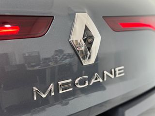 Renault Megane 2018 BOSE EDITION-thumb-8