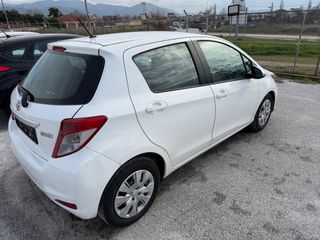 Toyota Yaris 2013-thumb-3