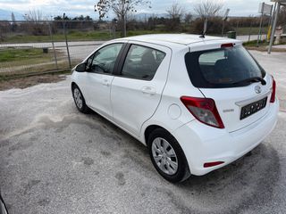 Toyota Yaris 2013-thumb-5