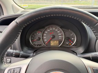 Toyota Yaris 2013-thumb-8