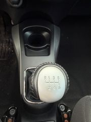 Toyota Yaris 2013-thumb-10