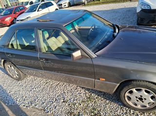 Mercedes-Benz E 200 1990 W124-AVANTGARDE-PANORAMA-thumb-11