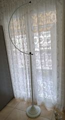 Ορθοστάτης για κλουβί πουλιών.