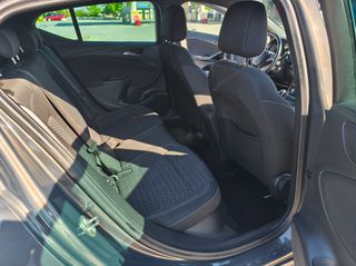 Opel Astra 2016-thumb-14