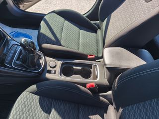 Opel Astra 2016-thumb-23