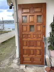 Πωλείται ξύλινη εξώπορτα εισόδου
