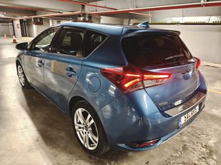 Toyota Auris 2016 SKYVIEW / Hybrid-thumb-14