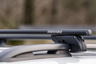 MENABO ΜΠΑΡΕΣ ΟΡΟΦΗΣ ΑΛΟΥΜΙΝΙΟΥ SHERMAN BLACK 120 cm ΣΕ ΜΑΥΡΟ ΧΡΩΜΑ ΓΙΑ Ford Mondeo I Station Wagon 5 doors 1993>2000 ΜΕ RAISED RAILS (Παράλληλες Μπάρες με Κενό) - 2 ΤΕΜ. (12280/MB)-thumb-3