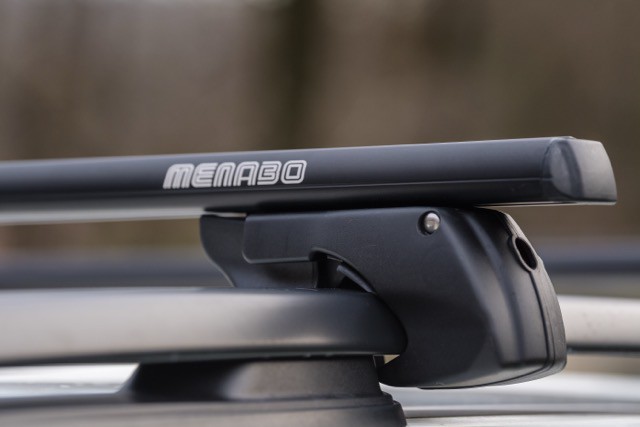 MENABO ΜΠΑΡΕΣ ΟΡΟΦΗΣ ΑΛΟΥΜΙΝΙΟΥ SHERMAN BLACK 120 cm ΣΕ ΜΑΥΡΟ ΧΡΩΜΑ ΓΙΑ Ford Mondeo I Station Wagon 5 doors 1993>2000 ΜΕ RAISED RAILS (Παράλληλες Μπάρες με Κενό) - 2 ΤΕΜ. (12280/MB)