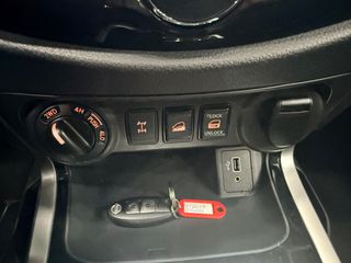 Φορτηγό Έως 7.5τ Nissan 2020 Navara! AUTO! 4X4 FULL EXTRA! ! ΕΛΛΗΝΙΚΟ! ΧΡΥΣΗ ΕΓΓΥΗΣΗ!-thumb-27
