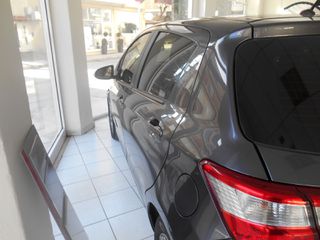 Toyota Yaris 2020 HYBRID AUTOMATIC-thumb-7