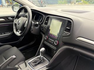 Renault Megane 2019-thumb-9