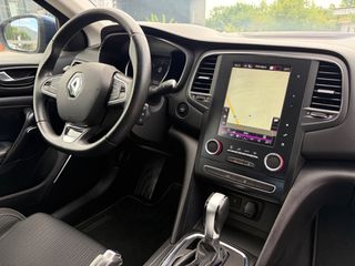 Renault Megane 2019-thumb-10