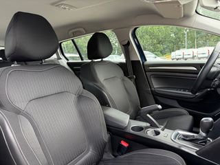 Renault Megane 2019-thumb-12