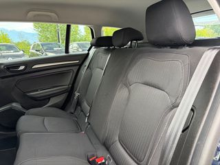 Renault Megane 2019-thumb-15