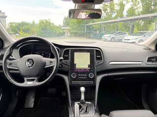 Renault Megane 2019-thumb-22