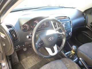 Kia Ceed / cee'd Sportswagon 2011 1.6 DIESEL-thumb-3