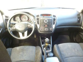 Kia Ceed / cee'd Sportswagon 2011 1.6 DIESEL-thumb-10