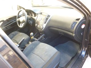 Kia Ceed / cee'd Sportswagon 2011 1.6 DIESEL-thumb-15