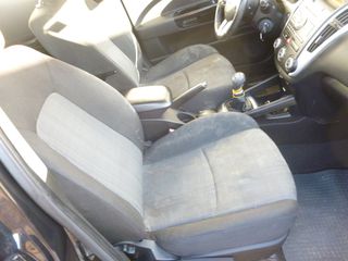 Kia Ceed / cee'd Sportswagon 2011 1.6 DIESEL-thumb-16