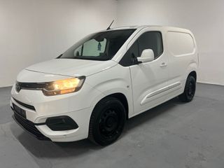 Κλούβα Toyota 2020 3θεσιο navi keylessgo camera