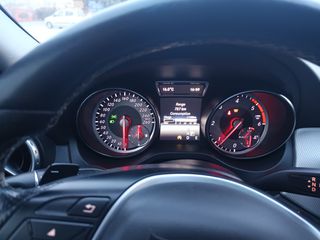 Mercedes-Benz GLA 180 2016-thumb-1