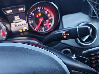 Mercedes-Benz GLA 180 2016-thumb-6