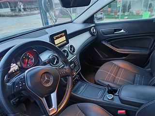 Mercedes-Benz GLA 180 2016