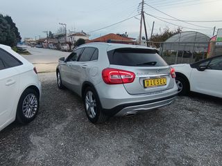Mercedes-Benz GLA 180 2016-thumb-11