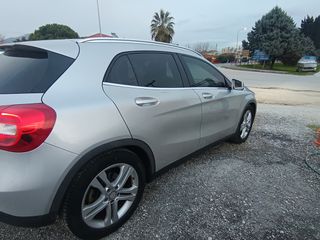 Mercedes-Benz GLA 180 2016-thumb-12