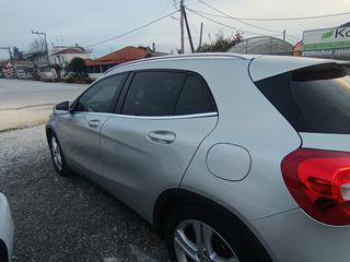 Mercedes-Benz GLA 180 2016-thumb-13