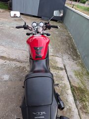 Honda VTR 250 2009-thumb-13