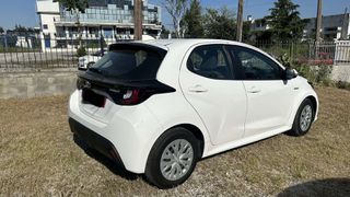 Toyota Yaris 2021 Hybrid-thumb-6