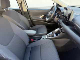 Toyota Yaris 2021 Hybrid-thumb-14