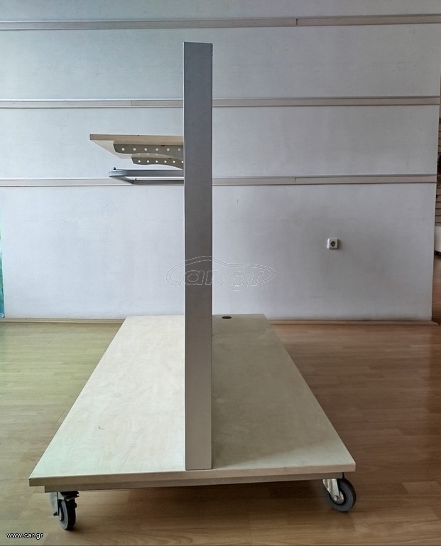 Εξοπλισμός καταστήματος ρούχων