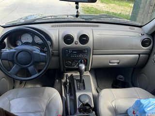 Jeep Cherokee 2005 3700-thumb-3