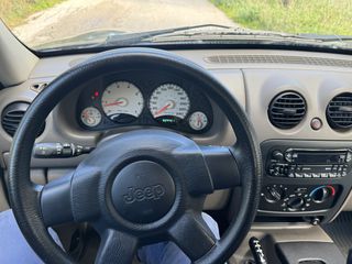 Jeep Cherokee 2005 3700-thumb-5