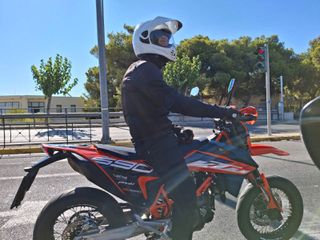 KTM 690 SMC R 2023-thumb-3
