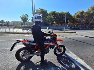 KTM 690 SMC R 2023-thumb-4
